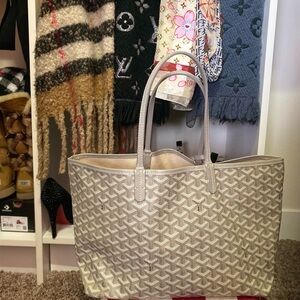 🩶grey gently used Goyard tote🩶